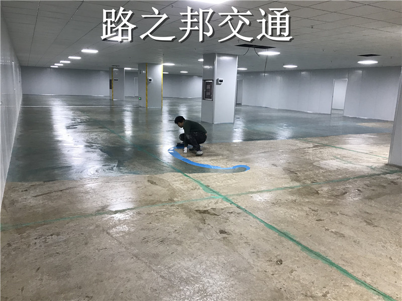 环氧地坪表面色彩不均匀是怎么回事？