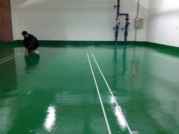 环氧地坪漆地面油污怎么清？